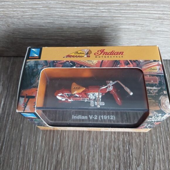 Indian V-2 1912 Indian Motorcycle 1:32 Scale  Collectible New in Box - Picture 2 of 5